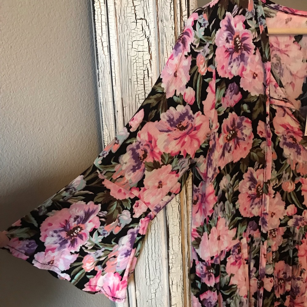 Floral blouse - Picture 3 of 4